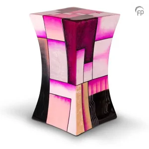 Ein moderner, quadratischer Sockel mit einer leichten Wölbung nach innen, verziert mit abstrakten geometrischen Mustern in Rosa-, Lila-, Schwarz- und Beigetönen. Aurora Tierkrematorium